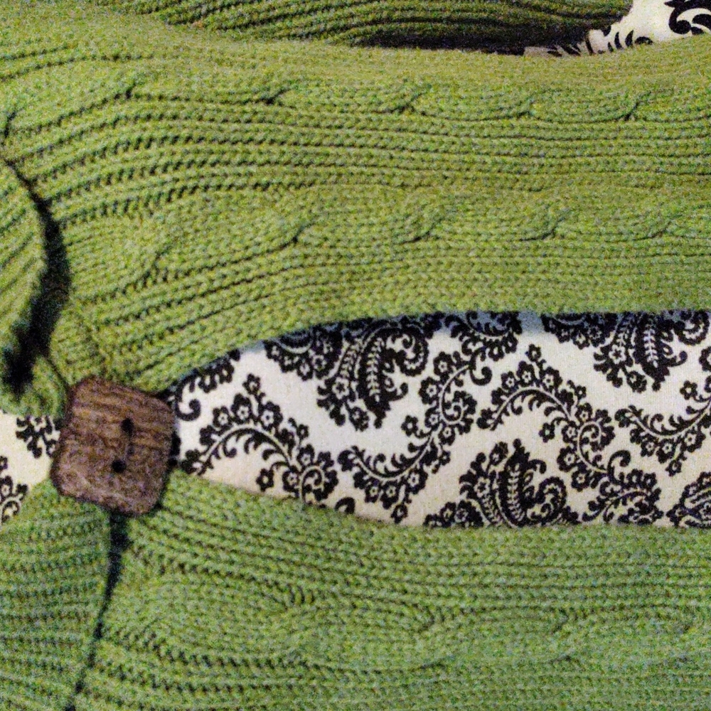 Green sweater Medium(12/14) - Picture 2 of 7